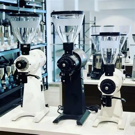 Mahlkönig EK43 and EK43S allround grinders black and white side by side in coffee shop